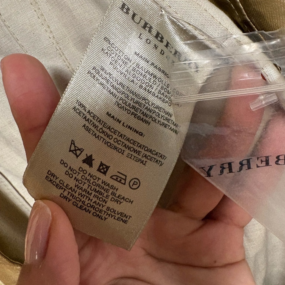 Burberry Gold Women's Trench Coat - Picture 12 of 14